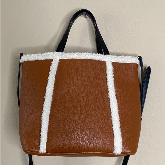 ANN KLEIN Sherpa Faux Leather small crossbody tote bag like new!!! ⭐️⭐️❤️ - Picture 5 of 9